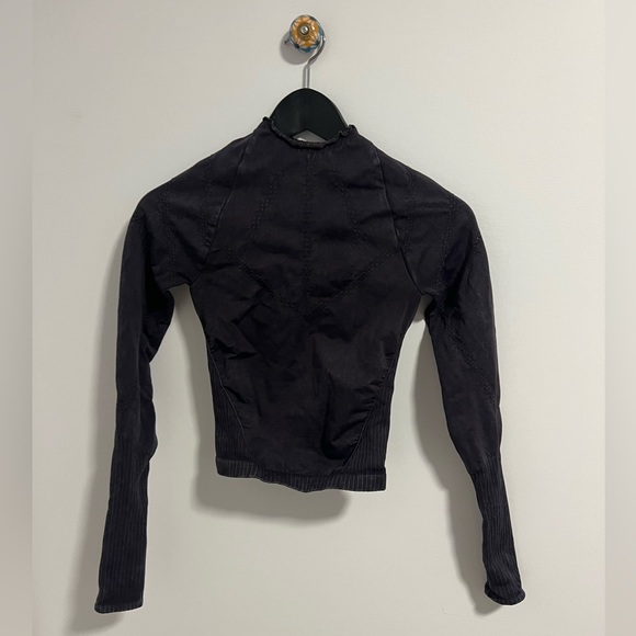 Good Karma set w/ High-Rise 7/8 Length Good Karma Leggings + long sleeve top - Picture 3 of 11